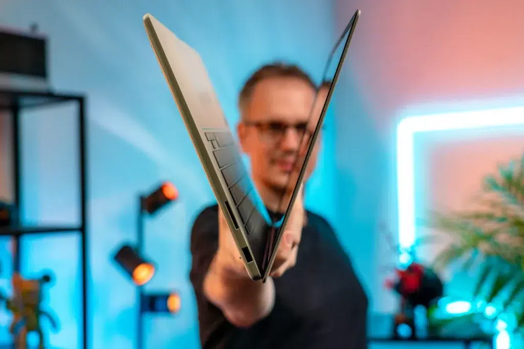 ASUS Zenbook A16