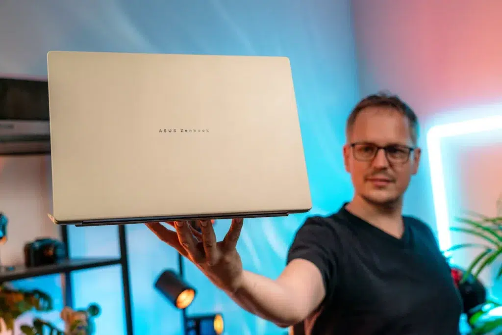 ASUS Zenbook A16