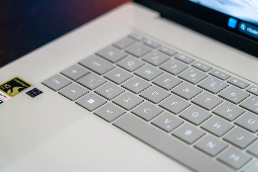 ASUS Zenbook A16