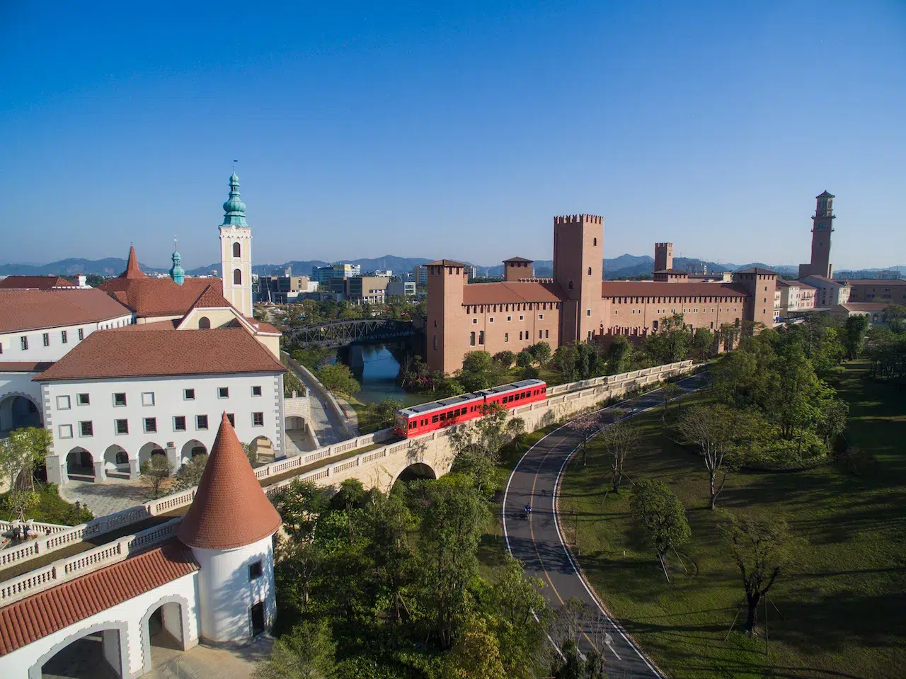 Český Krumlov, Bruggy a Budapešť vedľa seba: Navštívili sme kampus Huawei