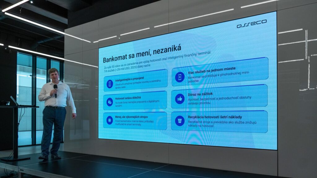 Bankomaty nekončia. Zmenia sa na inteligentné finančné centrá