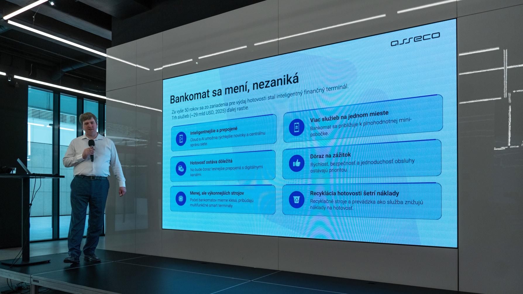 Bankomaty nekončia. Zmenia sa na inteligentné finančné centrá