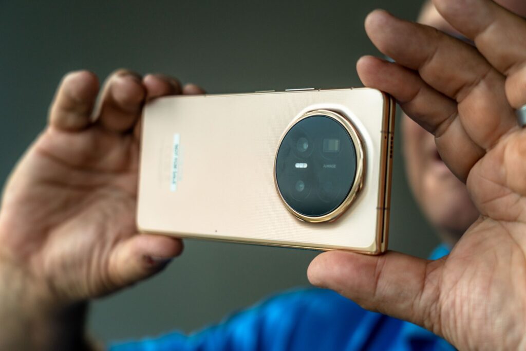 HONOR Magic V6