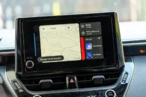 Gemini v Android Auto v slovenčine