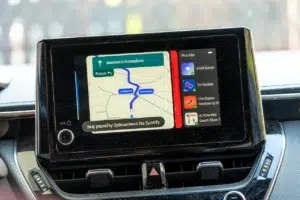 Gemini v Android Auto v slovenčine