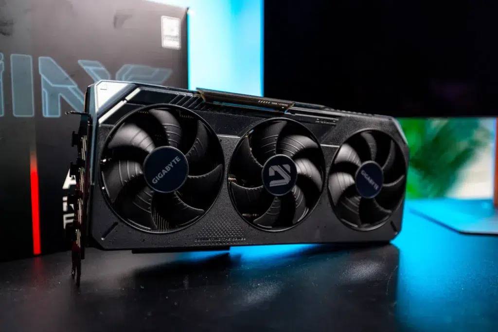 GIGABYTE Radeon RX 9070 XT GAMING OC 16G