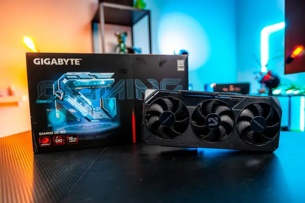 GIGABYTE Radeon RX 9070 XT GAMING OC 16G