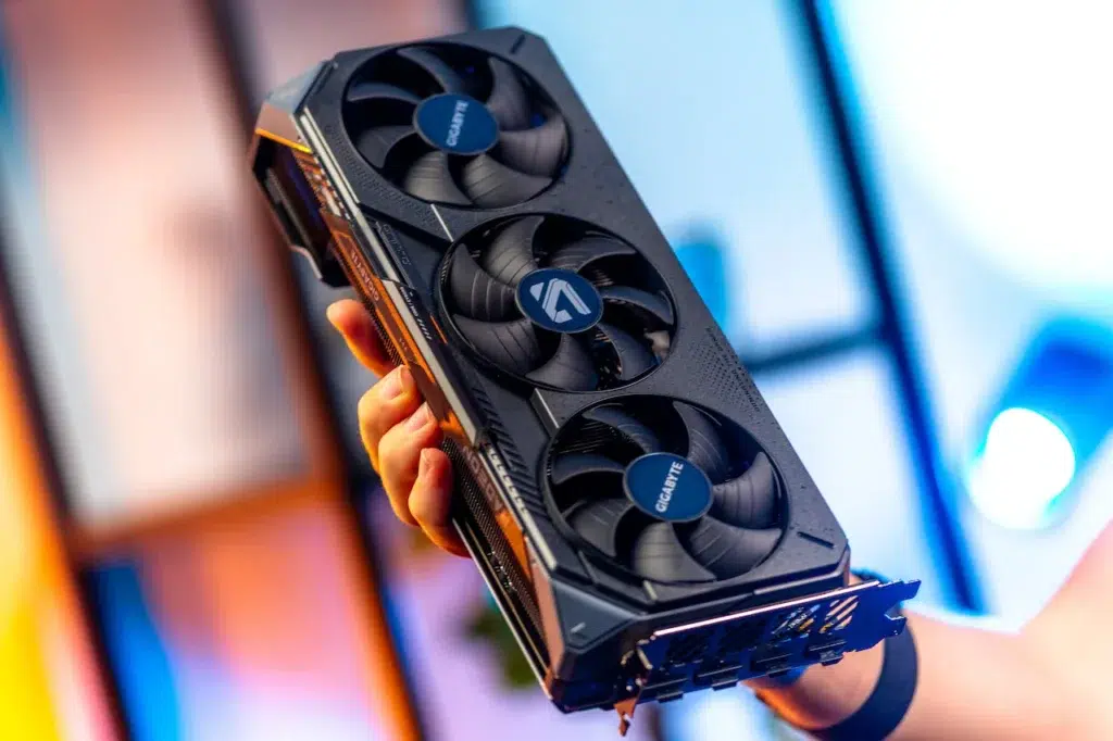 GIGABYTE Radeon RX 9070 XT GAMING OC 16G