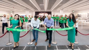 iStores otvára novú prémiovú predajňu a zlacňuje iPhony