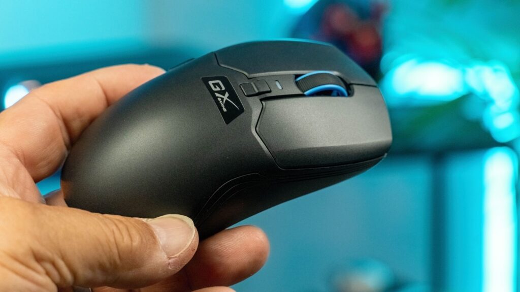 Genius Scorpion M8300
