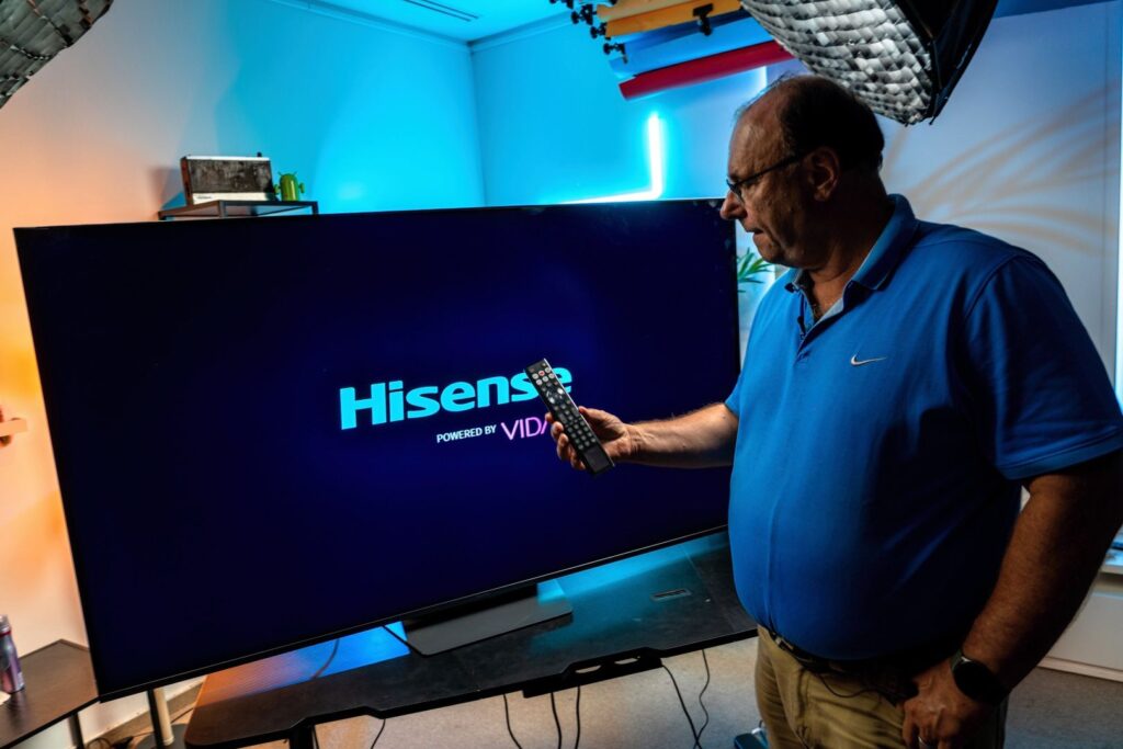 Hisense TV 65UR9S