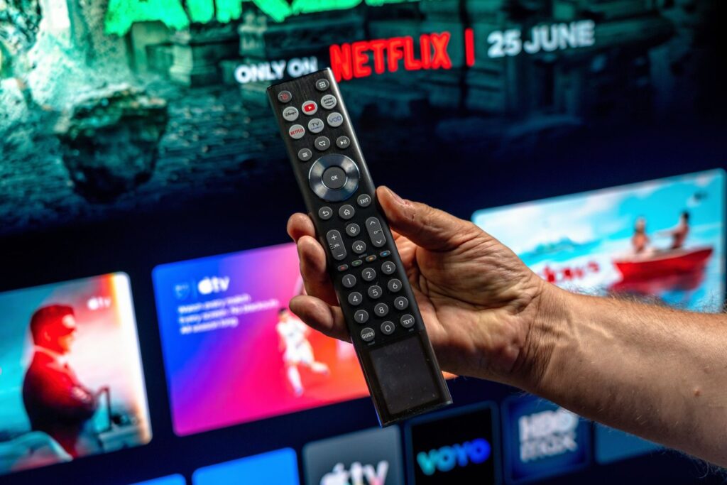 Hisense TV 65UR9S