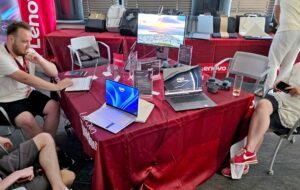 Lenovo prináša do notebookov displej z iPad Pro. Nové Yoga stavajú na Tandem OLED