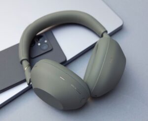 Slúchadlá Sony WH-1000XM6 dostali elegantný olivovozelený variant