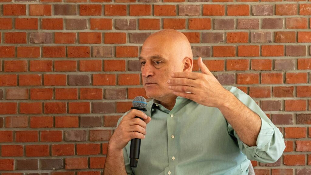 Michal Bučko, prezident CKM SYTS na tlačovej konferencii