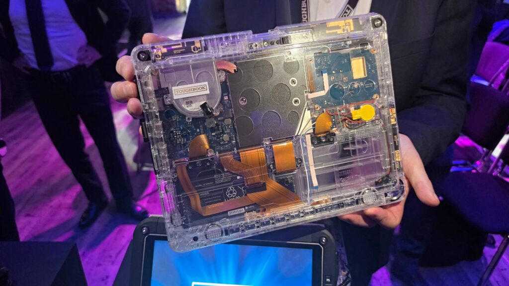 Nové počítače Panasonic Toughbook v priehľadnom obale