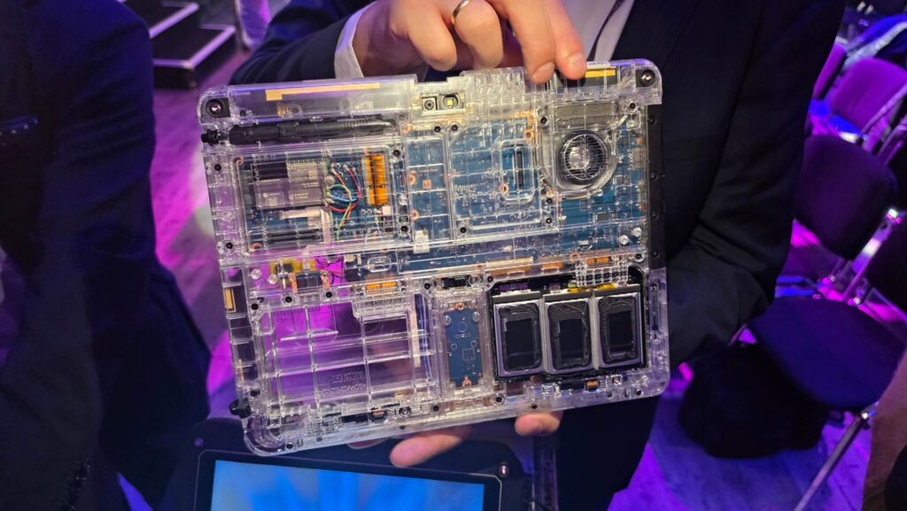Nové počítače Panasonic Toughbook v priehľadnom obale