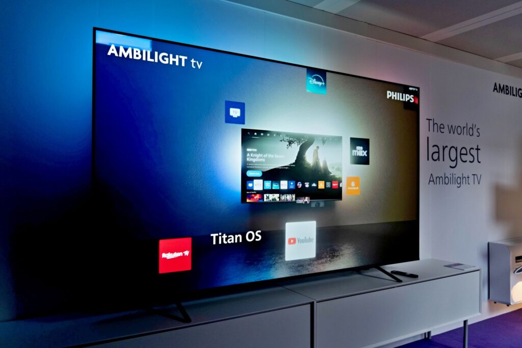 Až 100 palcový televízor Philips PQS9001 s Ambilight