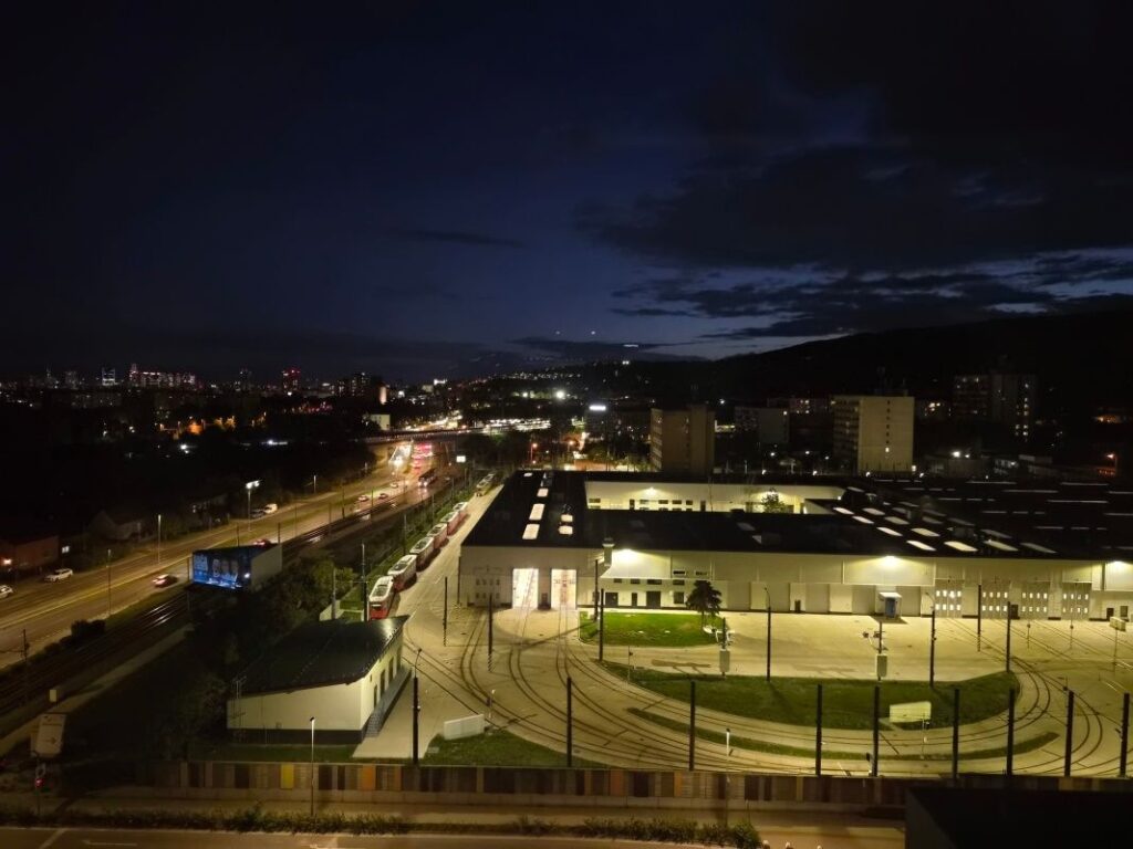 Nočná fotografia pomocou Galaxy S26FE