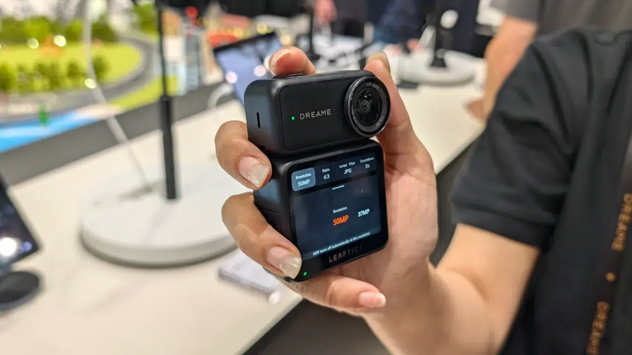 Dreame vstupuje do sveta kamier. Jeho miniatúrna novinka zvládne 8K video a má kopu AI funkcií