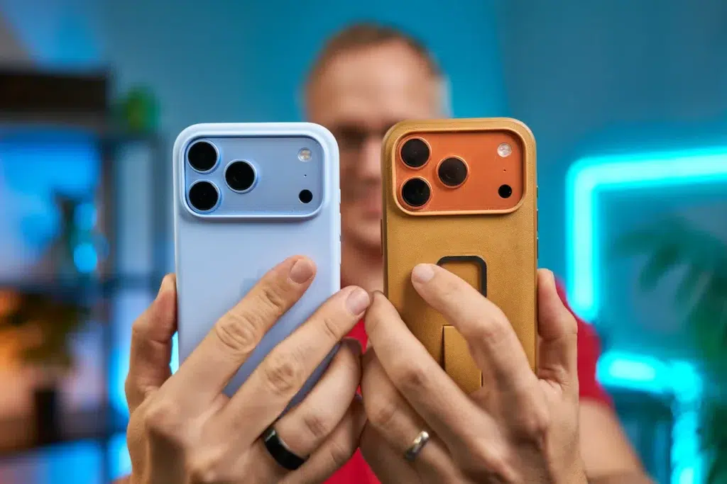 iPhone 18 Pro Max (vľavo) a iPhone 17 Pro (vpravo)