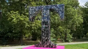 Vyradené mobily sa premenili na umenie