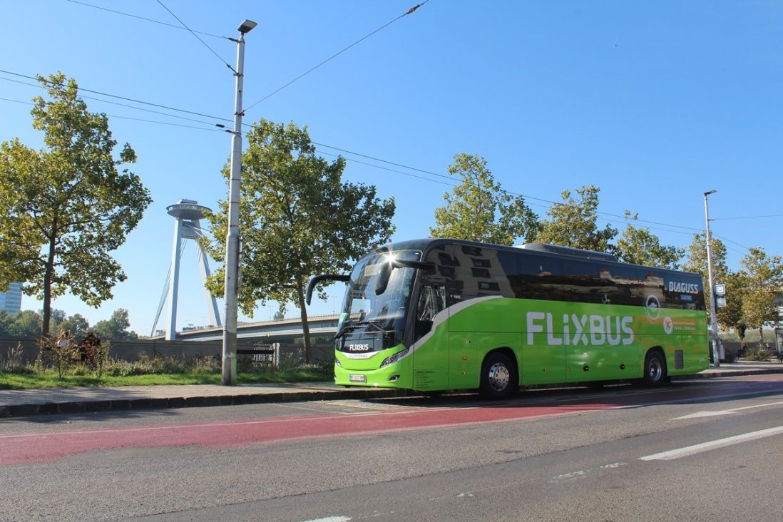 Elektrobusy FlixBusu zvládnu dva okruhy medzi Bratislavou a Viedňou, potom ich čaká nabíjanie