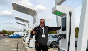 Zábery z nabíjania s rekordným výkonom na nabíjačke eJoin Go na odpočívadle Zlaté Piesky