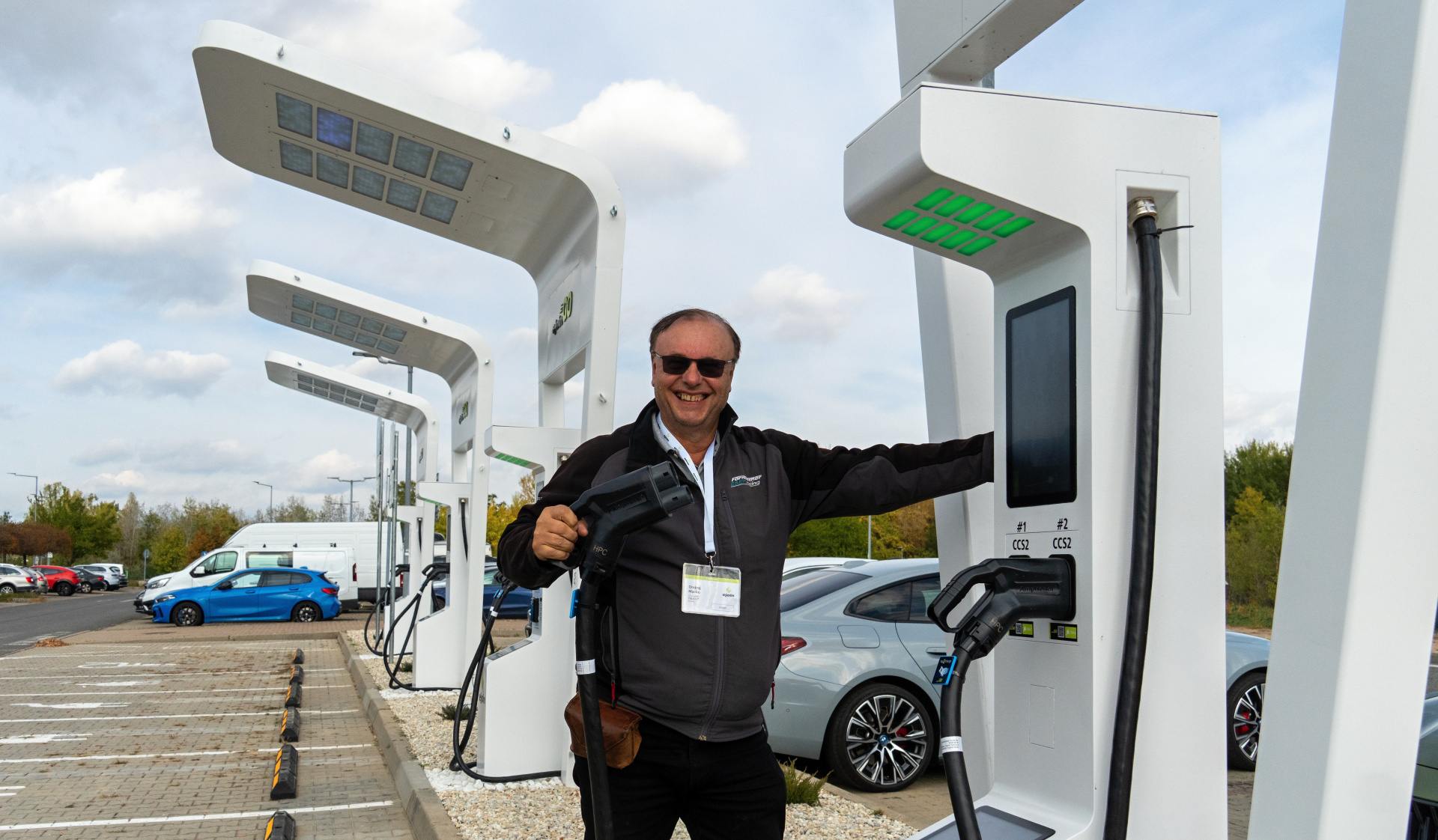 Slovensko má prvú verejnú megawattovú nabíjačku. Elektromobil dosiahol výkon 1044 kW