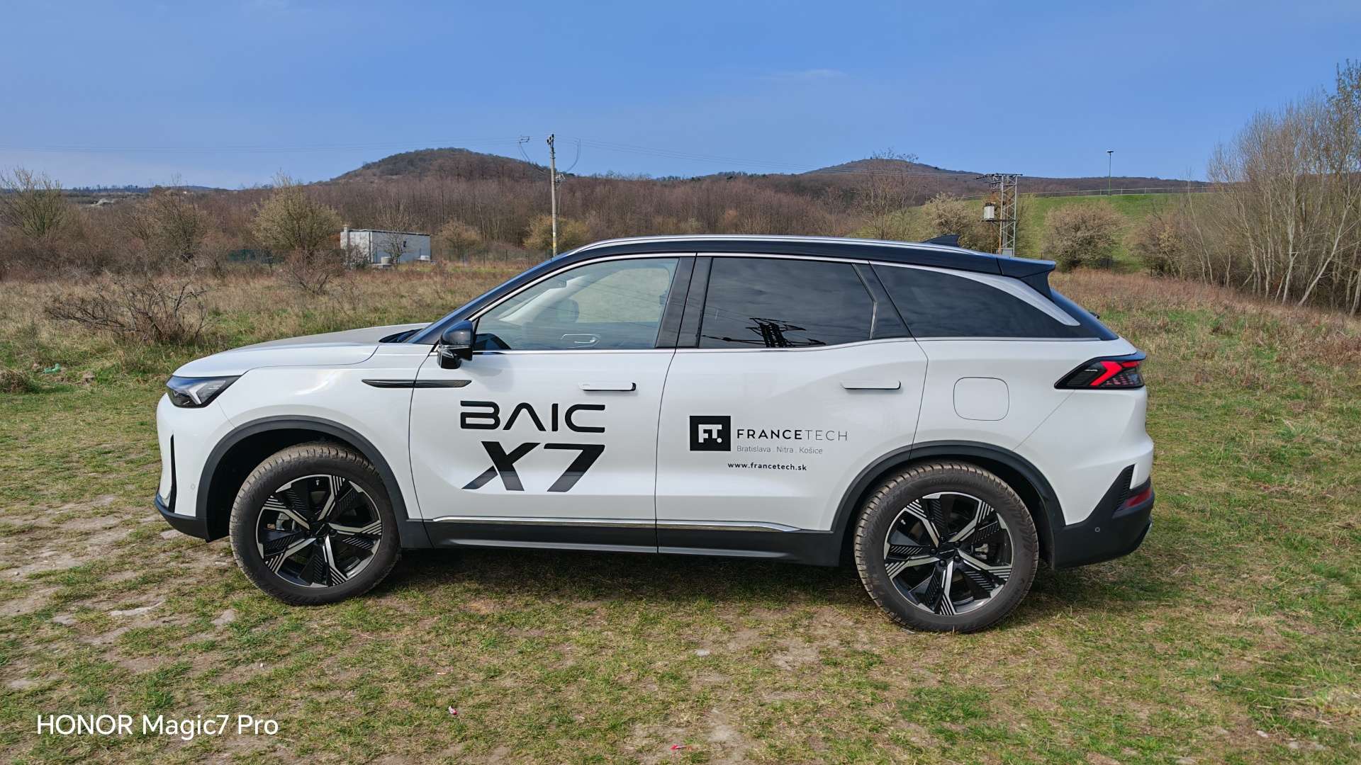 BAIC X7: Veľké SUV s masážnymi sedadlami a automatickým parkovaním