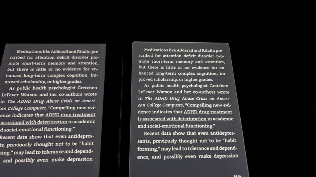 Staršia verzia Kindle (vľavo) vs. Kindle 2026 (vpravo)
