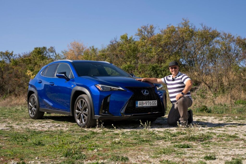 Lexus UX300h