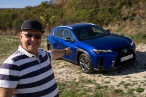 Lexus UX300h