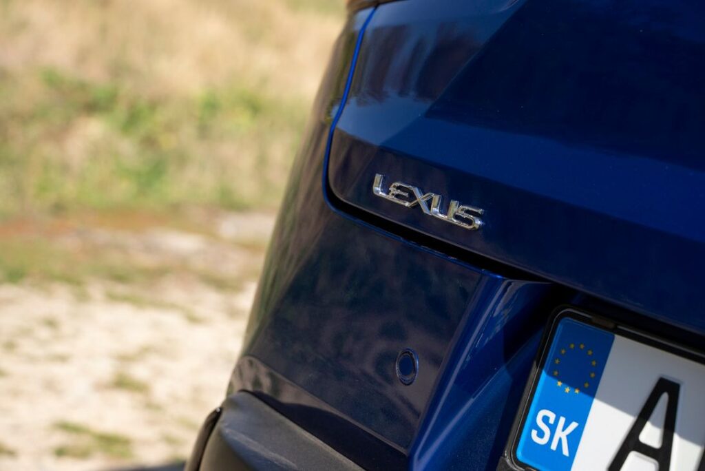 Lexus UX300h