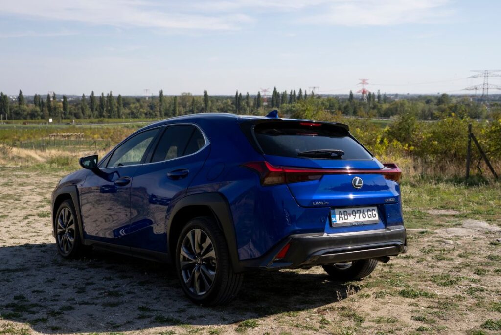 Lexus UX300h