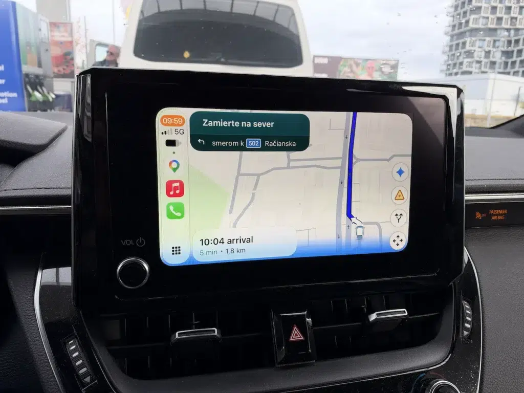 Gemini v aplikácii Mapy Google pre Apple CarPlay