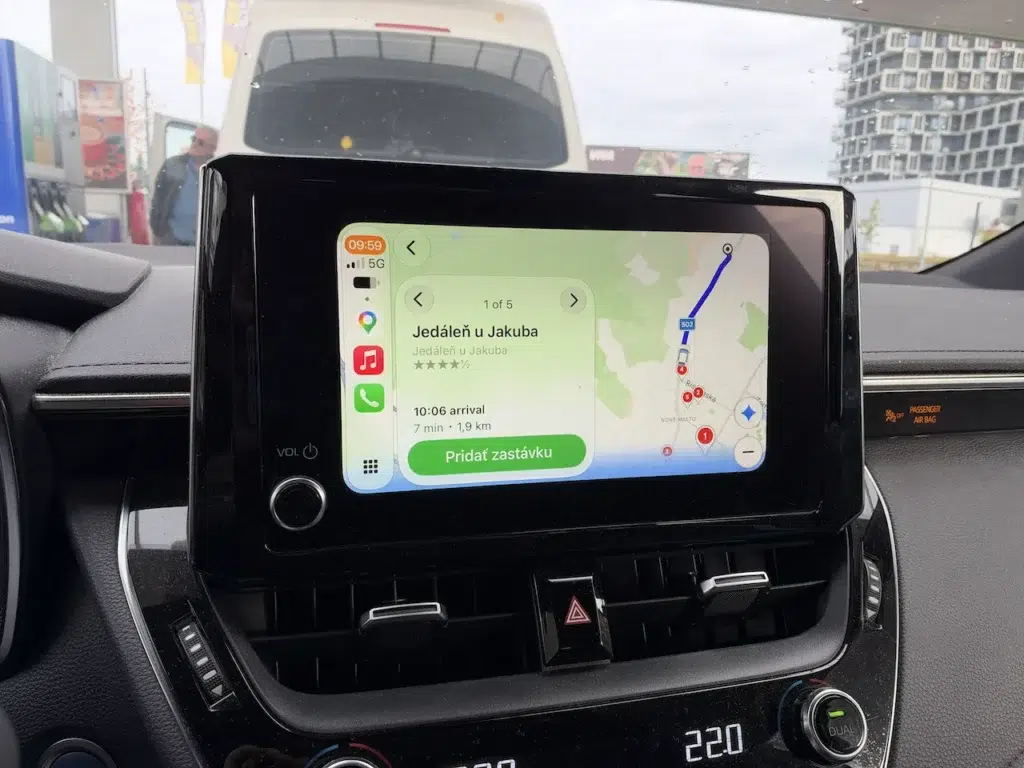 Gemini v aplikácii Mapy Google pre Apple CarPlay